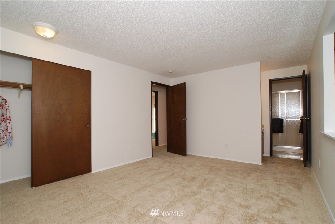 4401 Southeast 4th Place Renton, WA 98059 - Photo 10 of 19