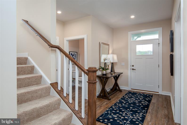 340 Spring Lane York, PA 17406 - Photo 2 of 19 Gallery Image 2