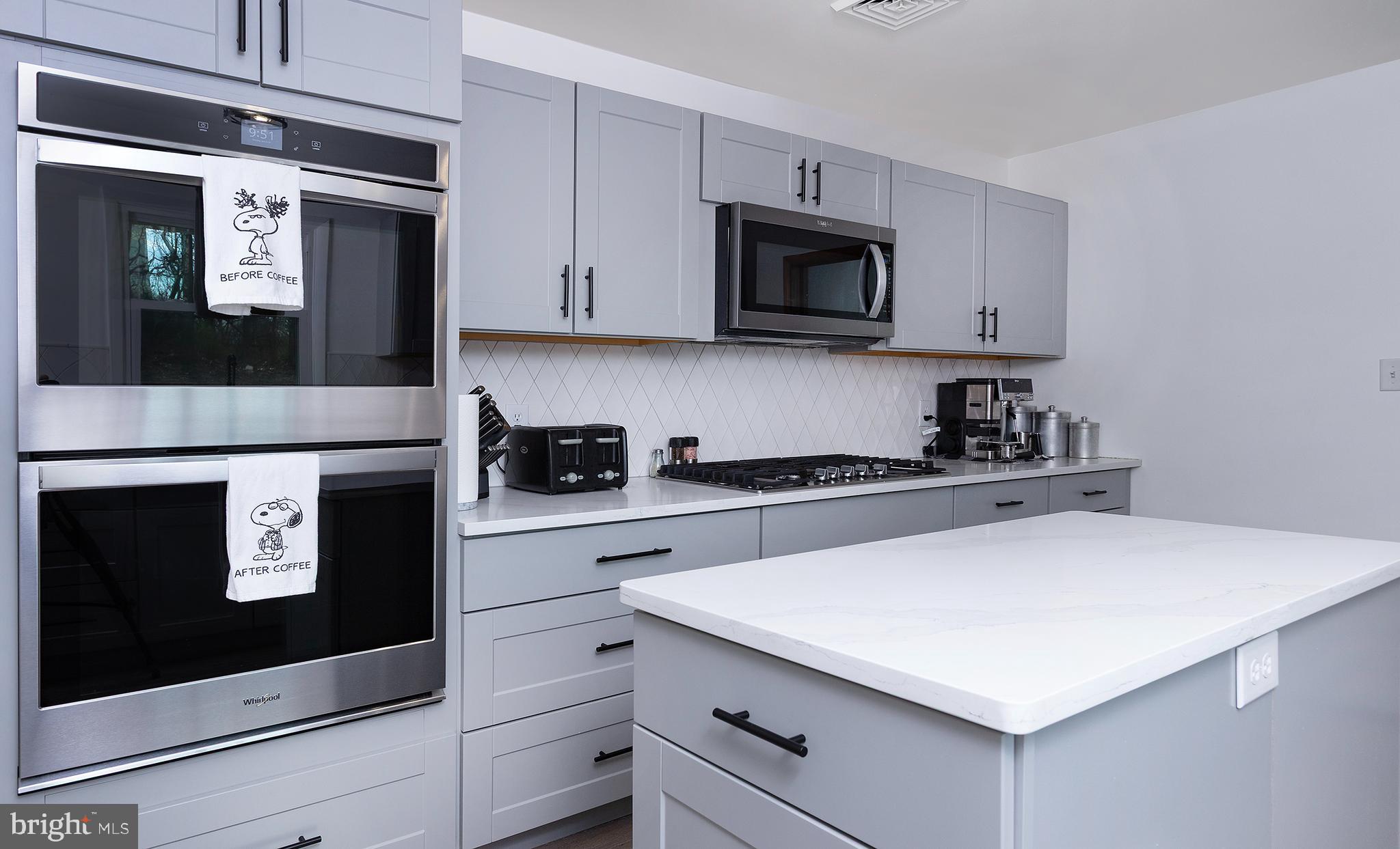 6331 B Old Carlisle Road Dover, PA 17315 - Photo 11 of 40 Double Oven.