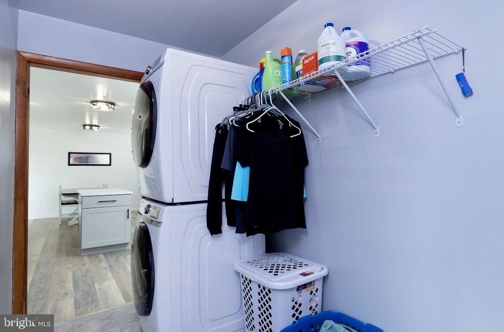 6331 B Old Carlisle Road Dover, PA 17315 - Photo 15 of 40 Mudroom. Washer/dryer convey.
