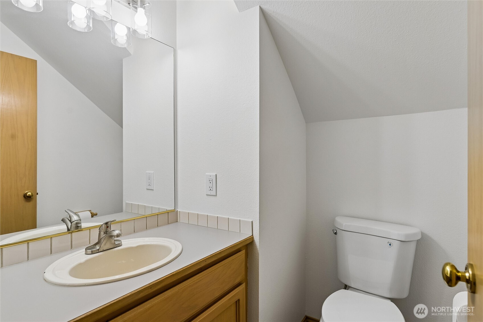 19715 Bing Road, Unit A Lynnwood, WA 98036 - Photo 16 of 26
