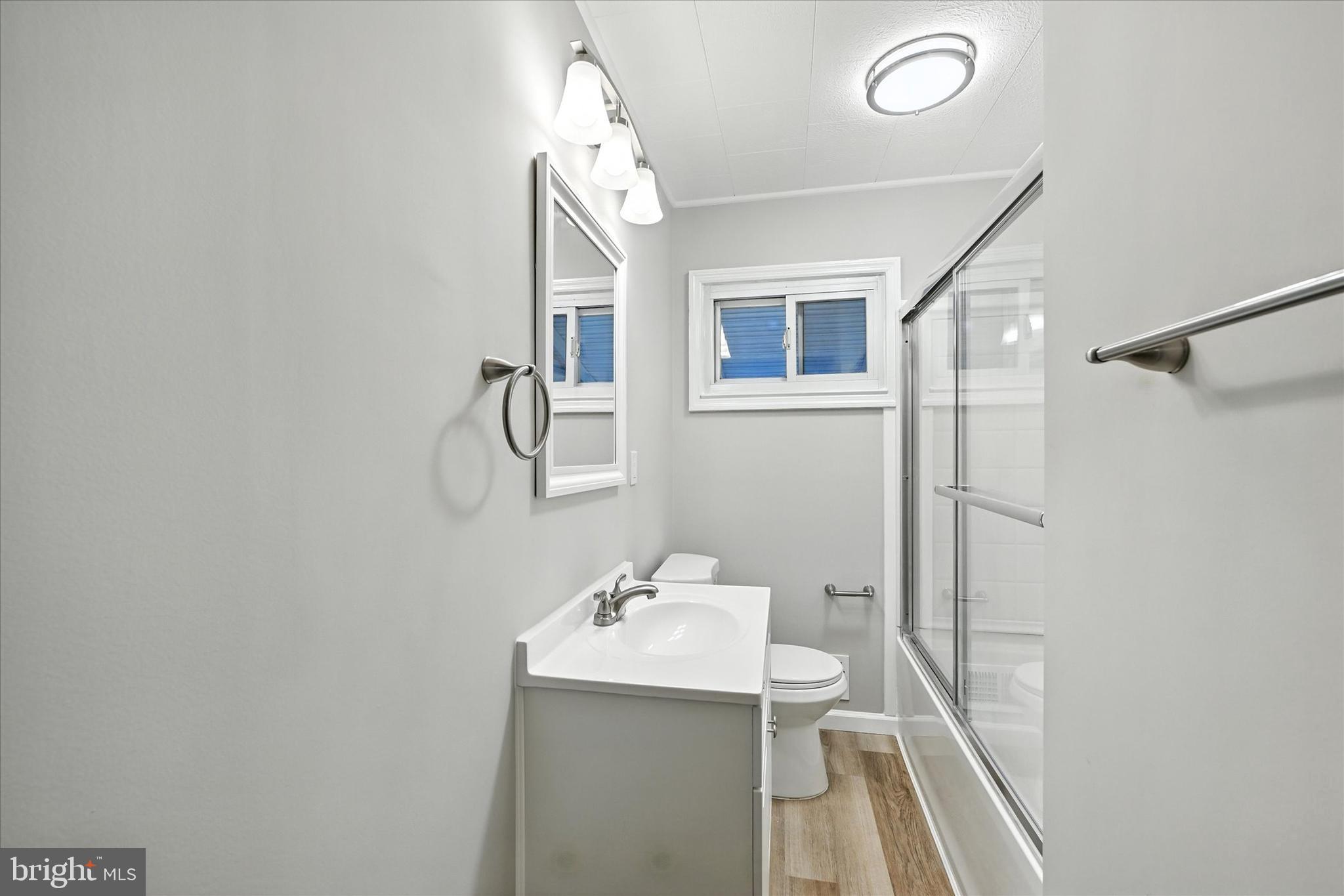 120 Cedar Hill Road Baltimore, MD 21225 - Photo 12 of 28 Bathroom