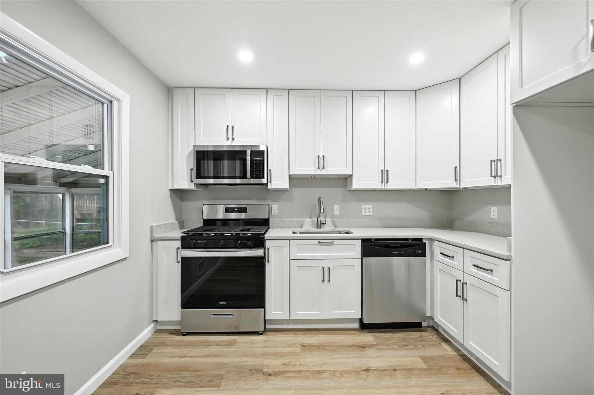 120 Cedar Hill Road Baltimore, MD 21225 - Photo 6 of 28 Kitchen