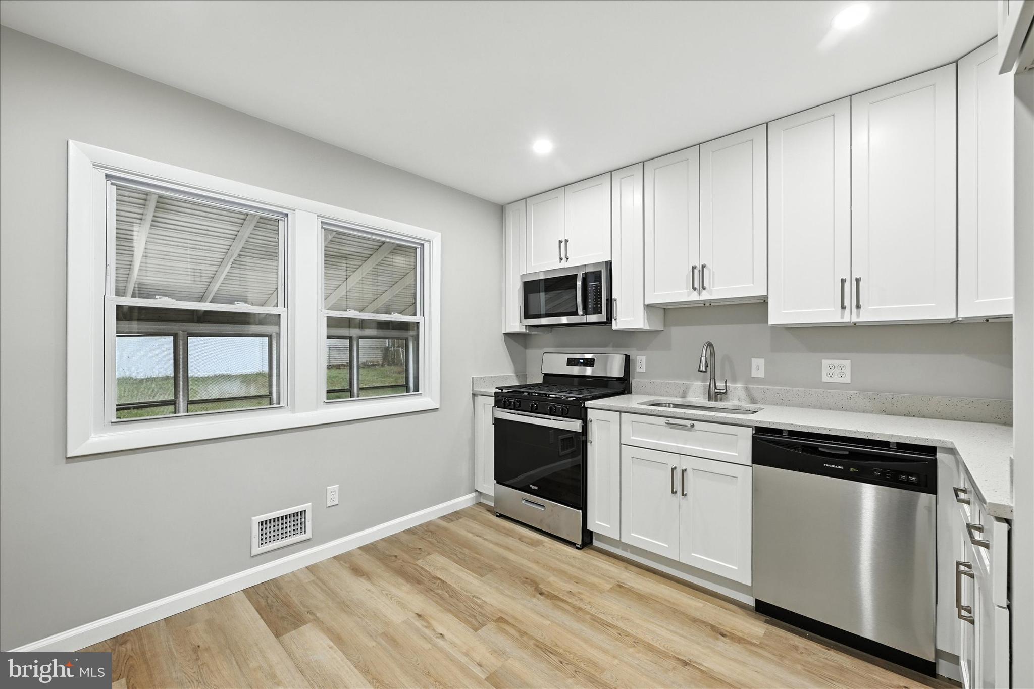 120 Cedar Hill Road Baltimore, MD 21225 - Photo 8 of 28 Kitchen