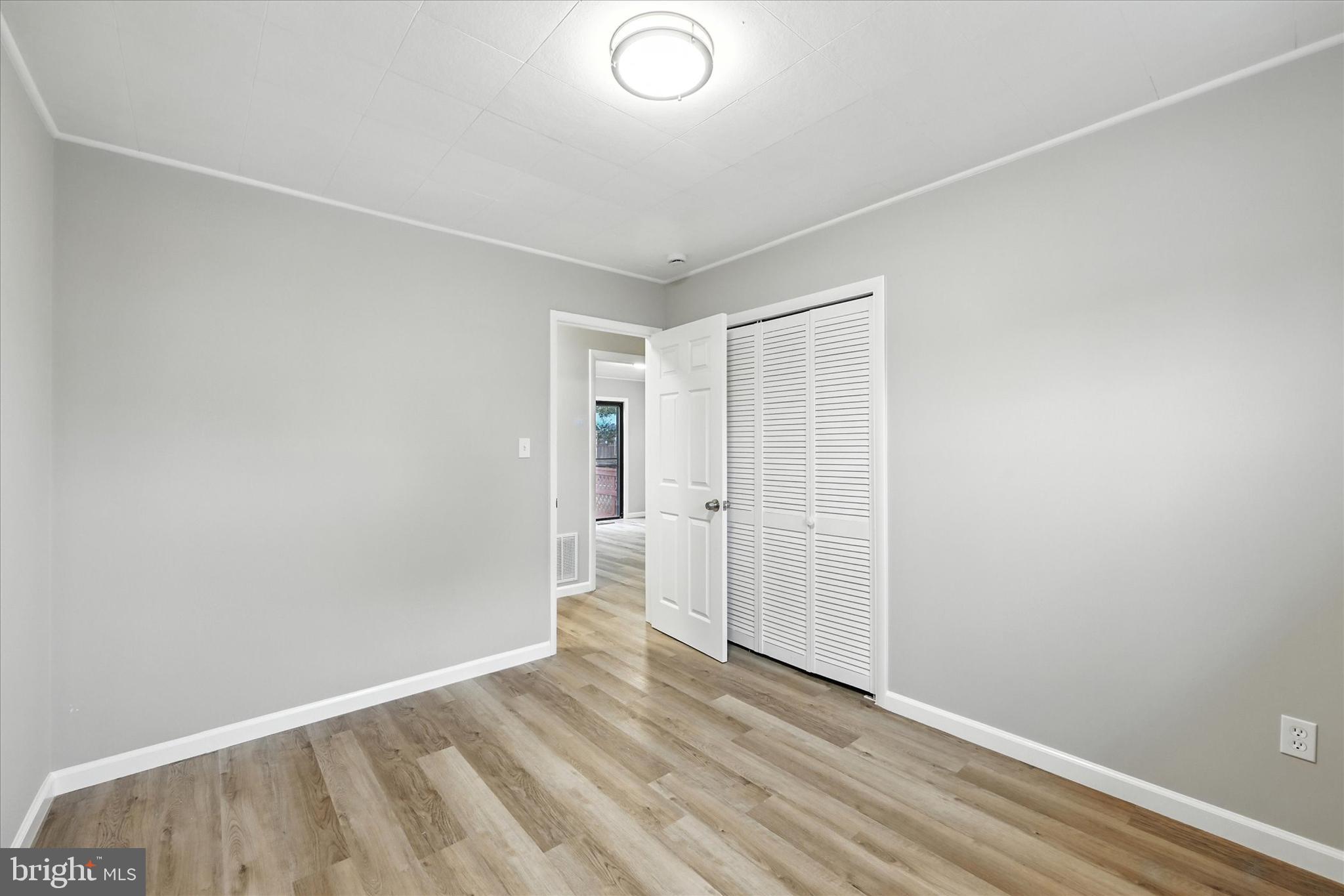 120 Cedar Hill Road Baltimore, MD 21225 - Photo 9 of 28