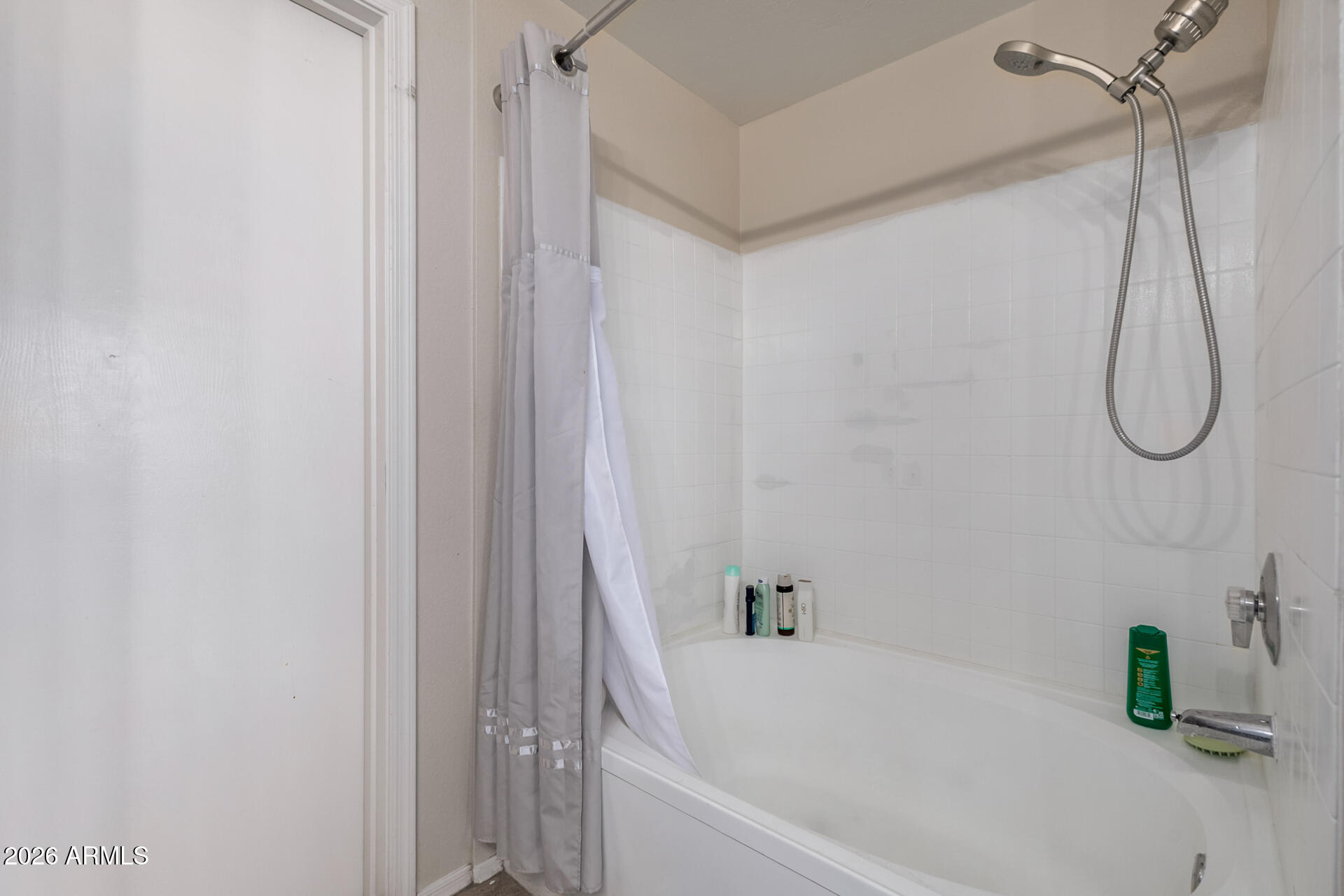 3302 North 7th Street, Unit 232 Phoenix, AZ 85014 - Photo 14 of 47 a bathroom with a bath tub with a shower
