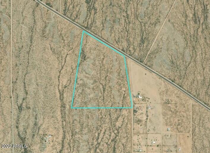 777-xx West Salome Road Salome, AZ 85348 - Photo 14 of 17 a view of a bathroom