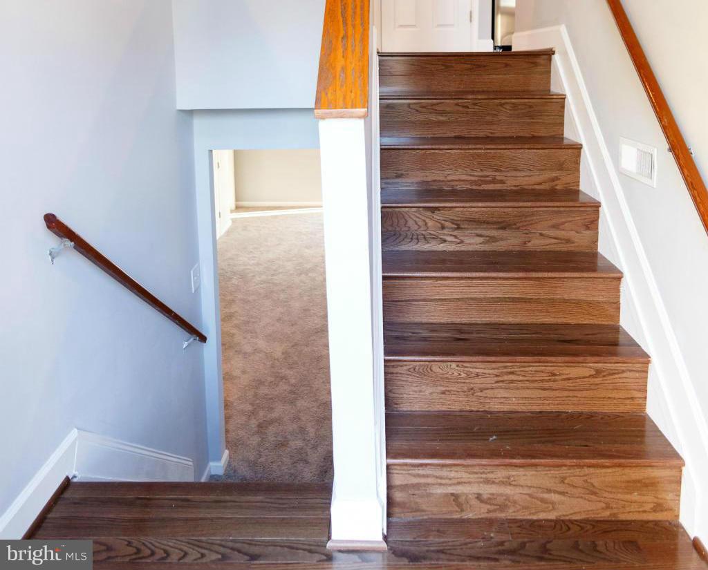 2805 Rona Road Baltimore, MD 21207 - Photo 4 of 27 Foyer