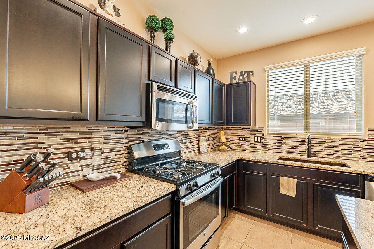 39003 South Running Roses Lane Saddlebrooke, AZ 85739 - Photo 8 of 35 Gallery Image 8