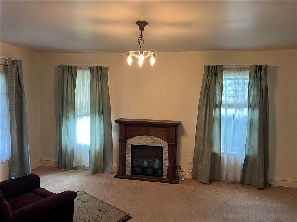 2411 Mill Bridge Road New Castle, PA 16101 - Photo 11 of 19 Living Room