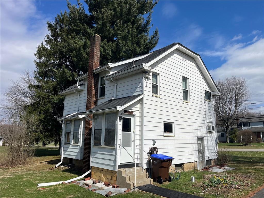 2411 Mill Bridge Road New Castle, PA 16101 - Photo 2 of 19 Side view, back entry