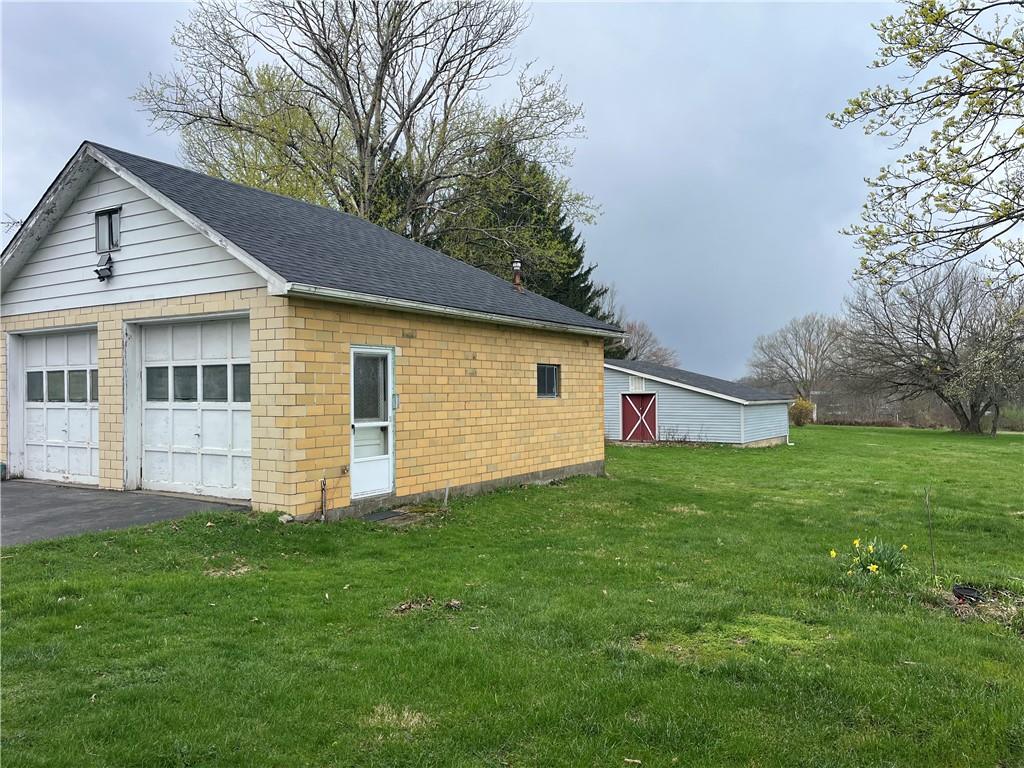 2411 Mill Bridge Road New Castle, PA 16101 - Photo 4 of 19 Garage