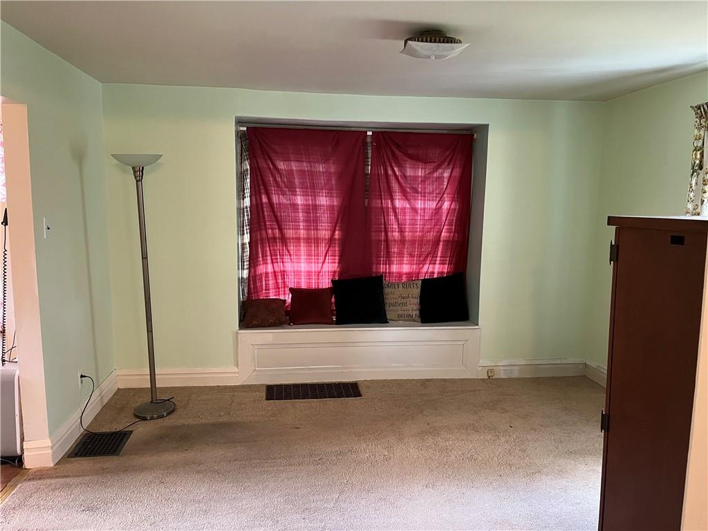 2411 Mill Bridge Road New Castle, PA 16101 - Photo 9 of 19 Dining Room