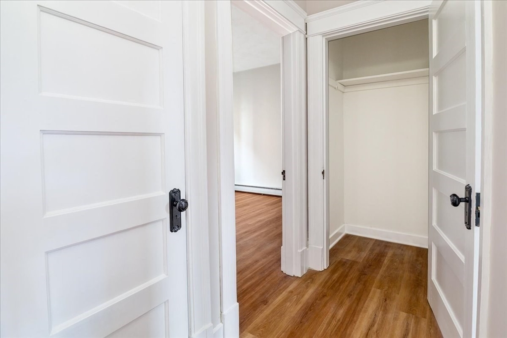6 Chatham Place, Unit 6 Worcester, MA 01609 - Photo 22 of 31 a bathroom with a bathtub