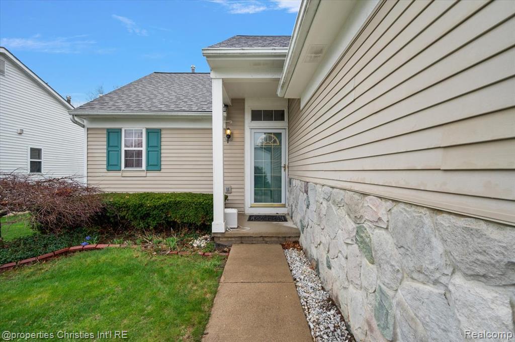 955 Rikki Ann Wixom, MI 48393 - Photo 5 of 54 Gallery Image 5