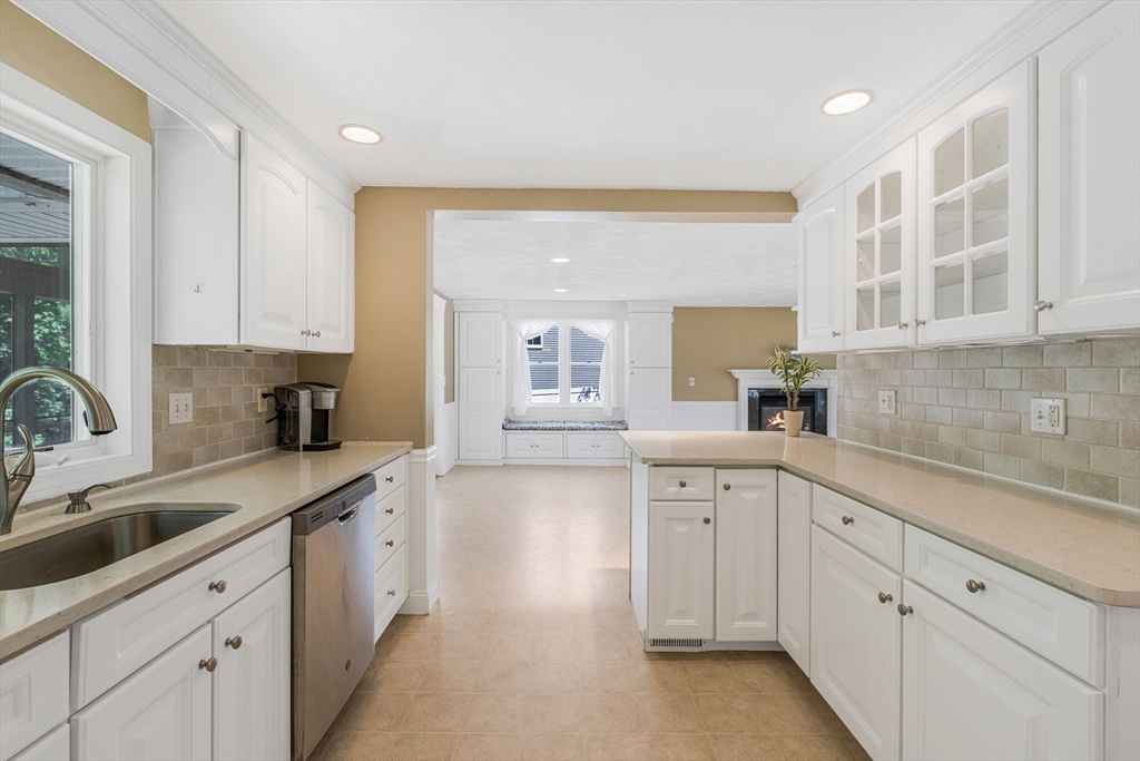 14 Raymond Road Chelmsford, MA 01824 - Photo 10 of 35