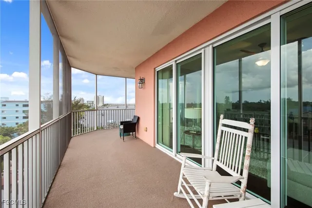 $425,000 | 2743 First Street, Unit 505, Fort Myers, FL 33916