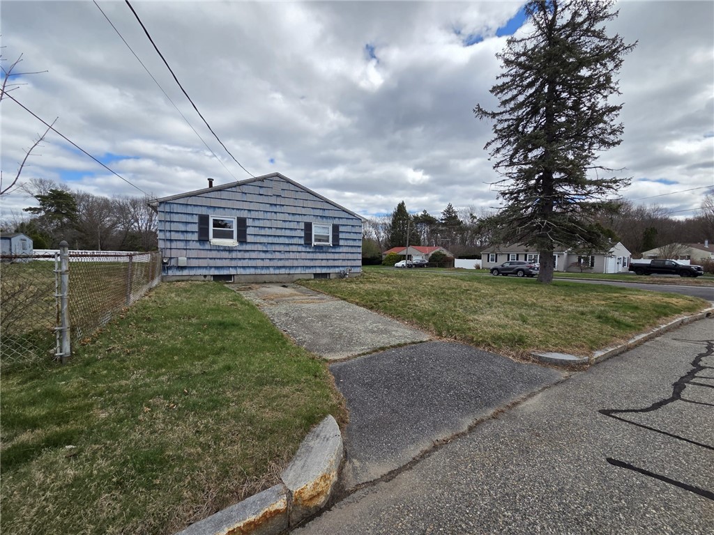 10 Wagon Wheel Lane Woonsocket, RI 02895 - Photo 4 of 20