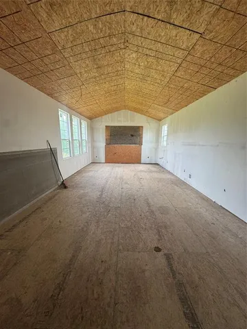 a view of empty room with window