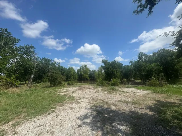 $215,000 | 184 County Road 4027, Lott, TX 76656