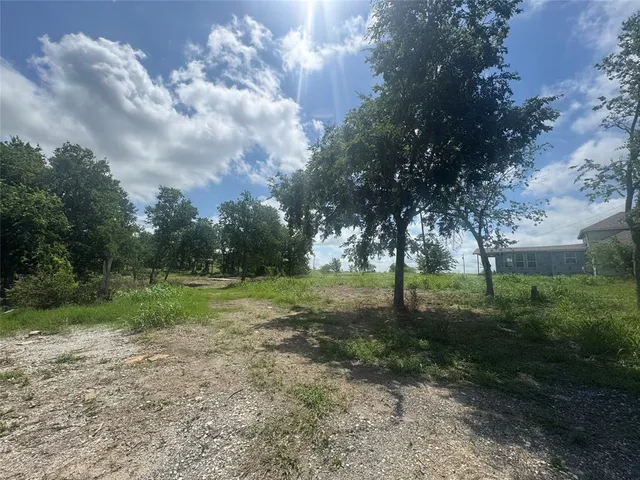 $215,000 | 184 County Road 4027, Lott, TX 76656