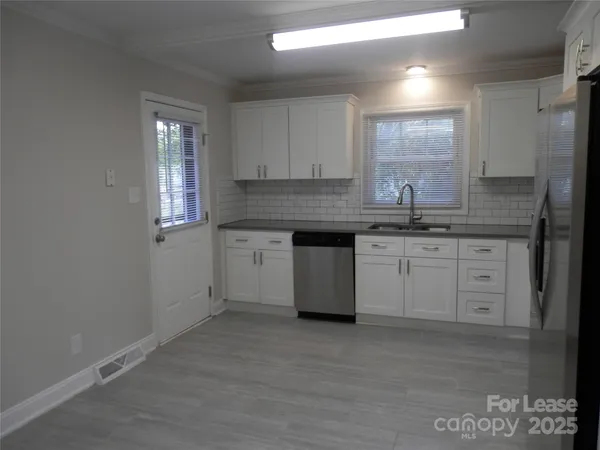 $1,795 | 1332 Edgewater Drive, Charlotte, NC 28210