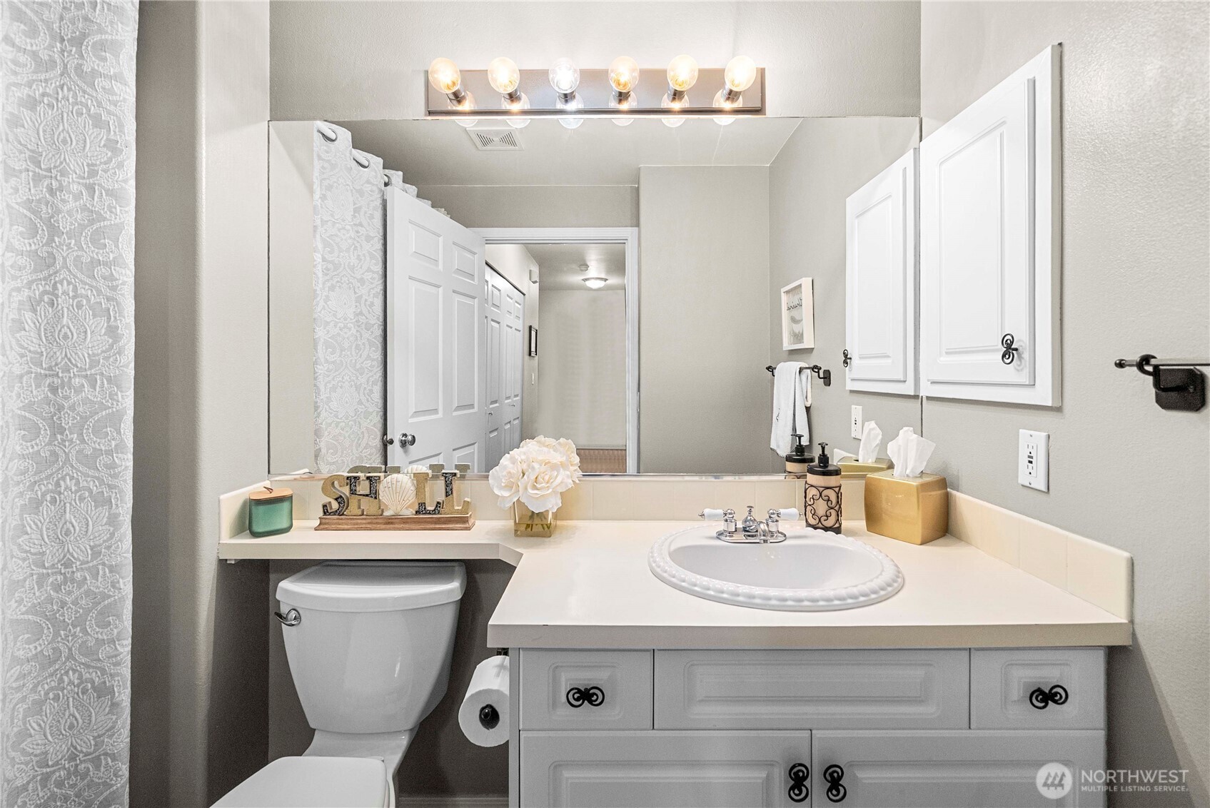 672 Chelan Place Northeast, Unit 672 Renton, WA 98059 - Photo 16 of 37