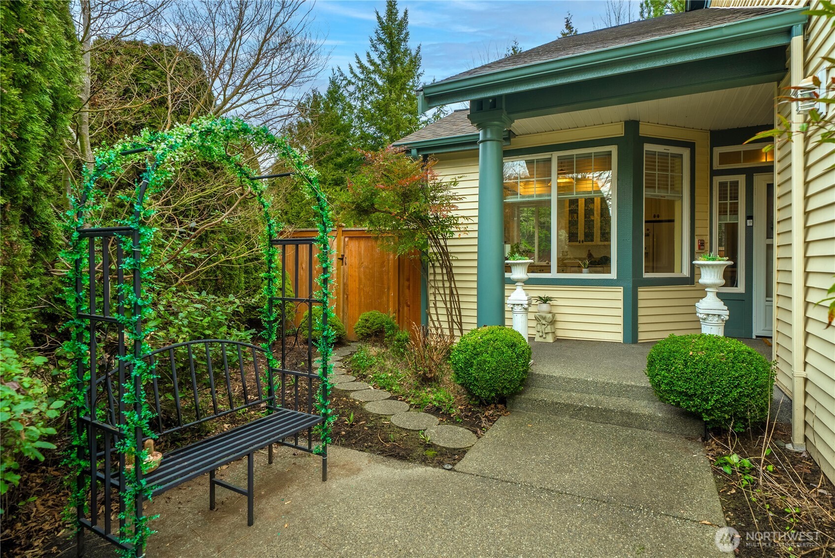 672 Chelan Place Northeast, Unit 672 Renton, WA 98059 - Photo 2 of 37