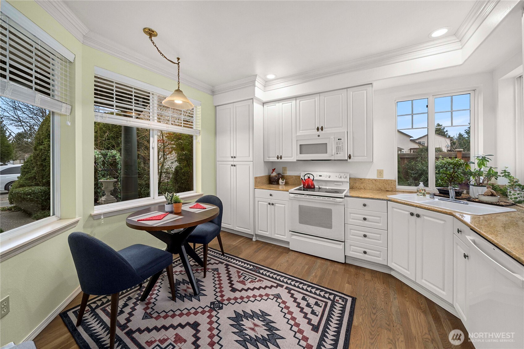 672 Chelan Place Northeast, Unit 672 Renton, WA 98059 - Photo 3 of 37