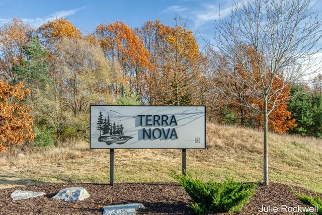 $325,000 | 2825 Terra Nova Drive Southeast, Ada, MI 49301