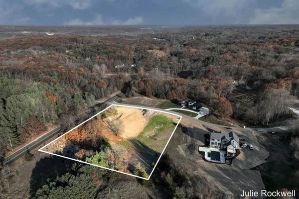 $325,000 | 2825 Terra Nova Drive Southeast, Ada, MI 49301