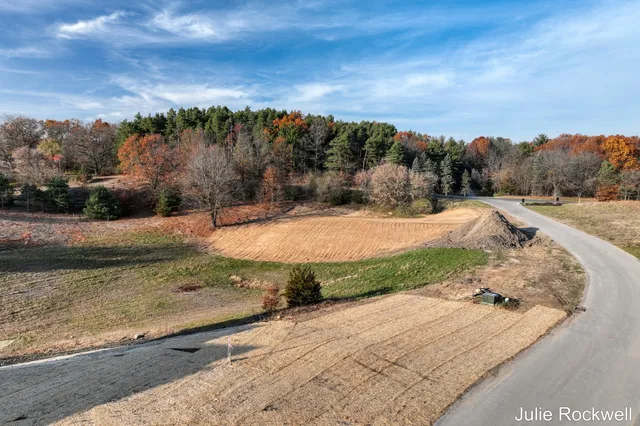 $325,000 | 2825 Terra Nova Drive Southeast, Ada, MI 49301