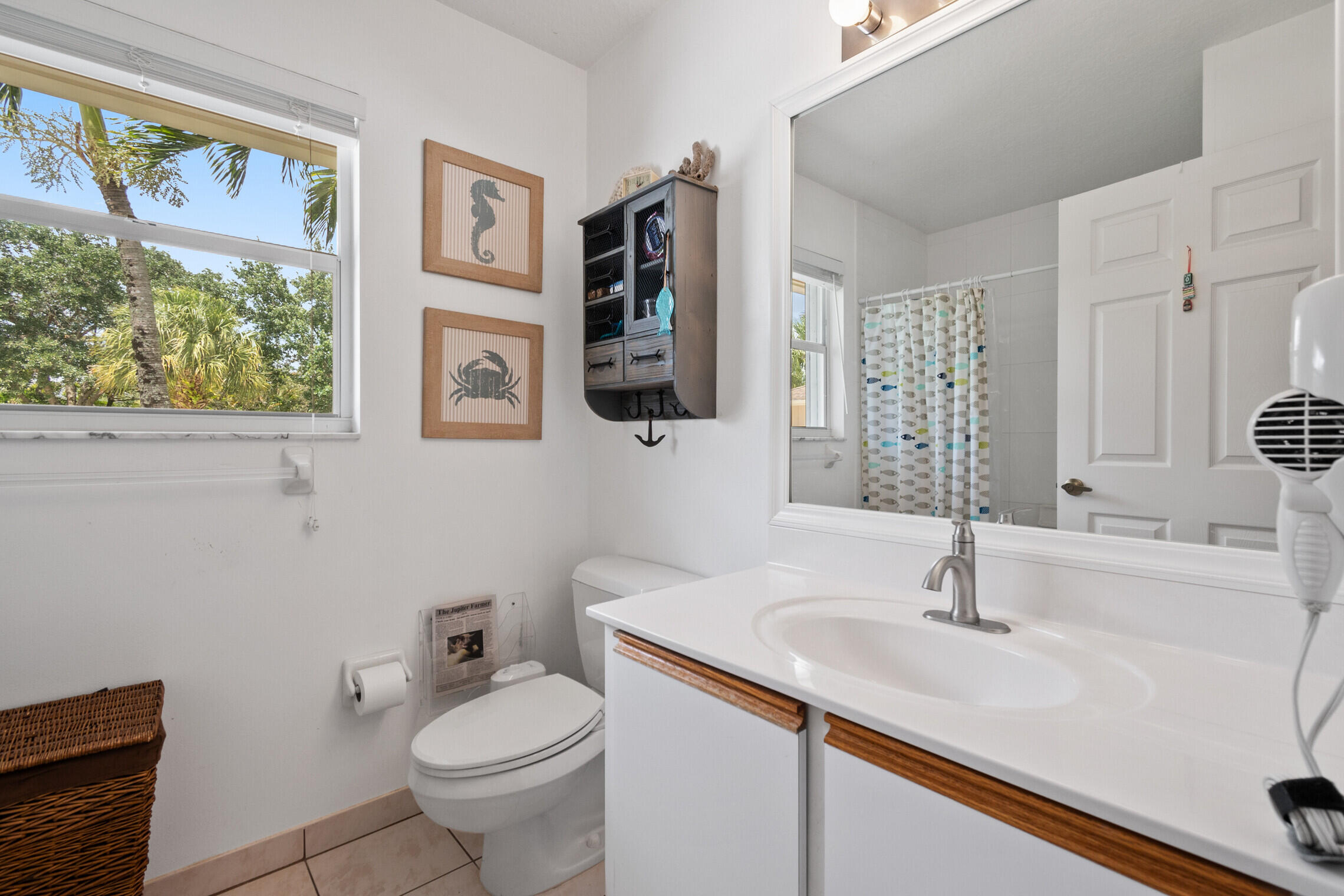 9232 154th Road North Jupiter, FL 33478 - Photo 17 of 40 Second Bathroom