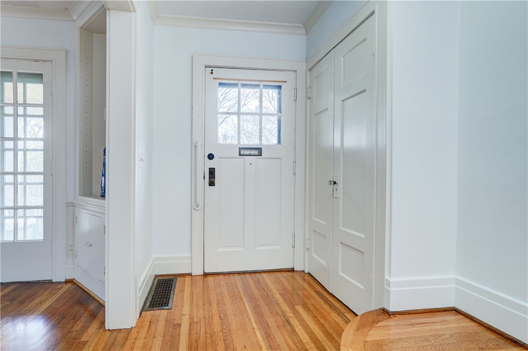 54 Nunda Boulevard Rochester, NY 14610 - Photo 3 of 40 Foyer/Entry Hall