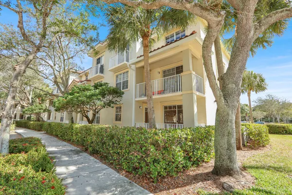 $2,695 | 4903 Chancellor Drive, Unit 13, Jupiter, FL 33458