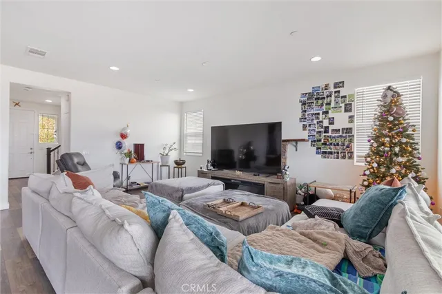 $1,100,000 | 29046 Sterling Lane, Valencia, CA 91354