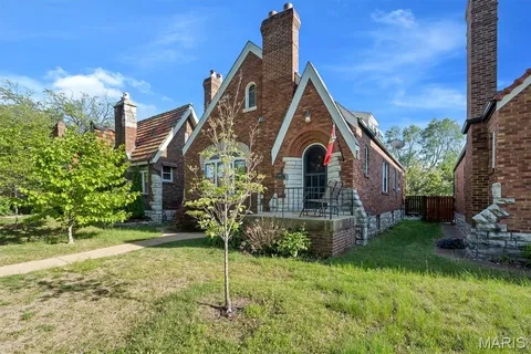 $340,000 | 6416 Pernod Avenue, St. Louis, MO 63139