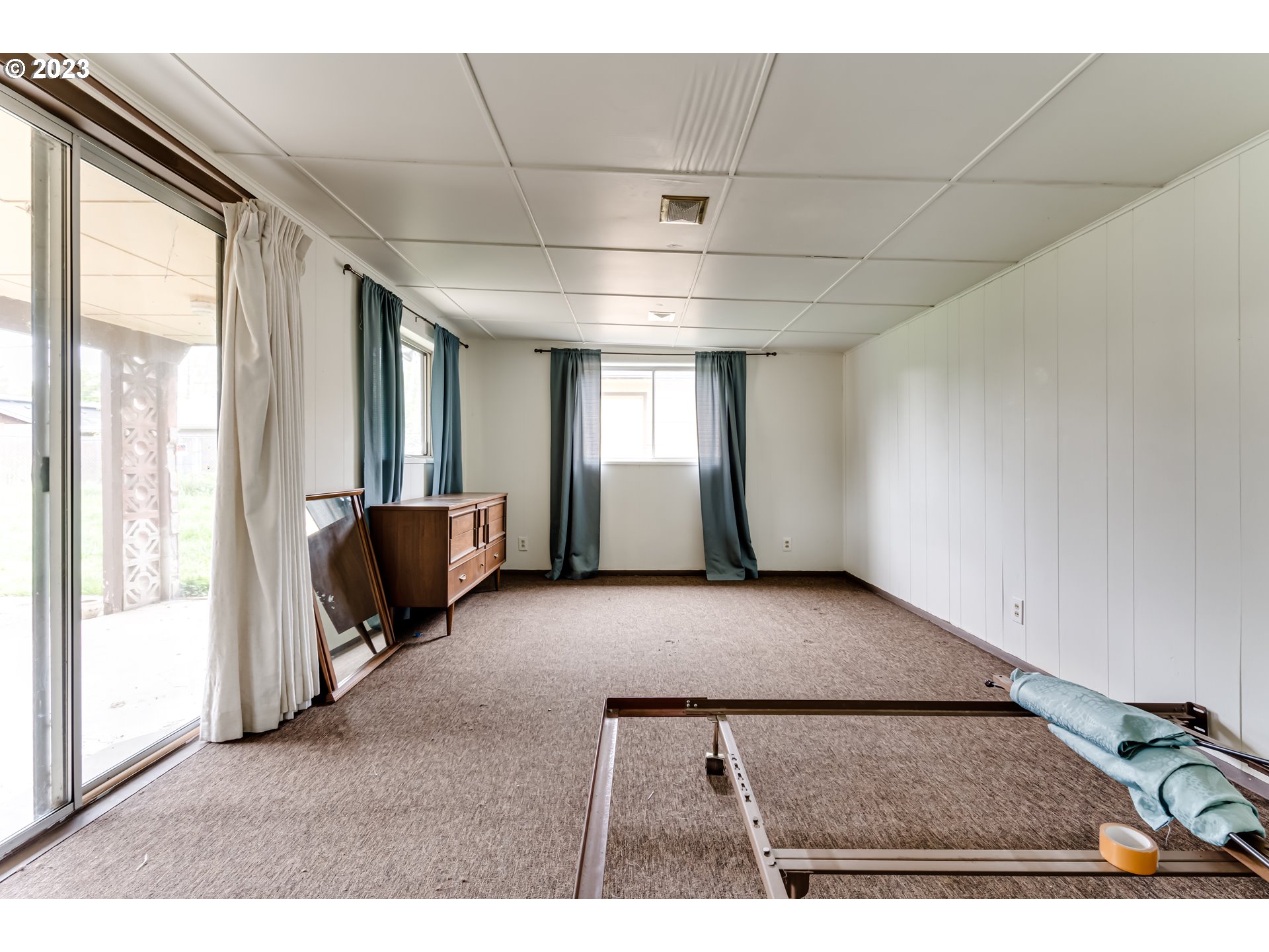 1163 D Street Springfield, OR 97477 - Photo 24 of 37 a view of livingroom with furniture and windows
