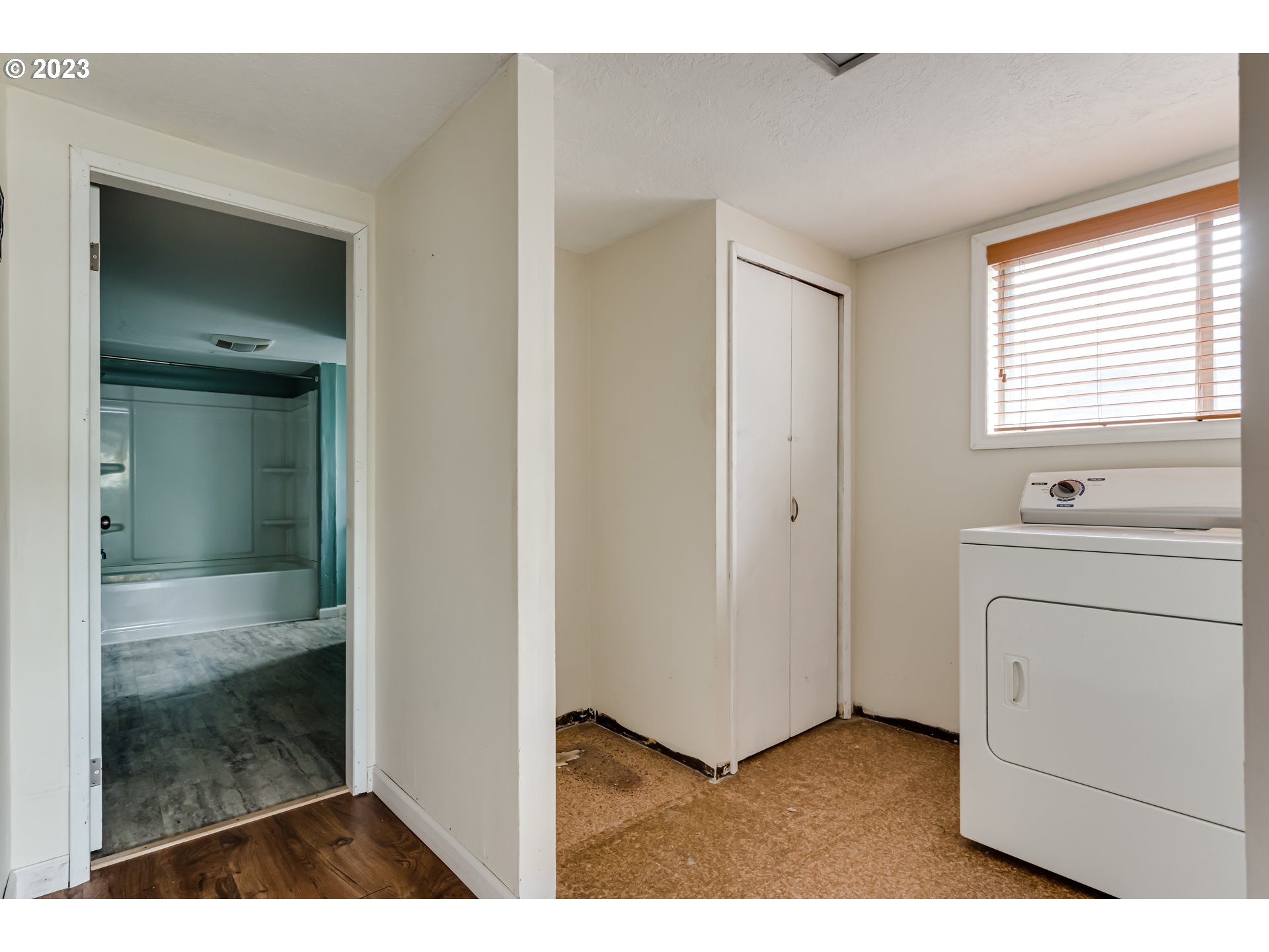 1163 D Street Springfield, OR 97477 - Photo 28 of 37 a view of bathroom with bathtub and shower