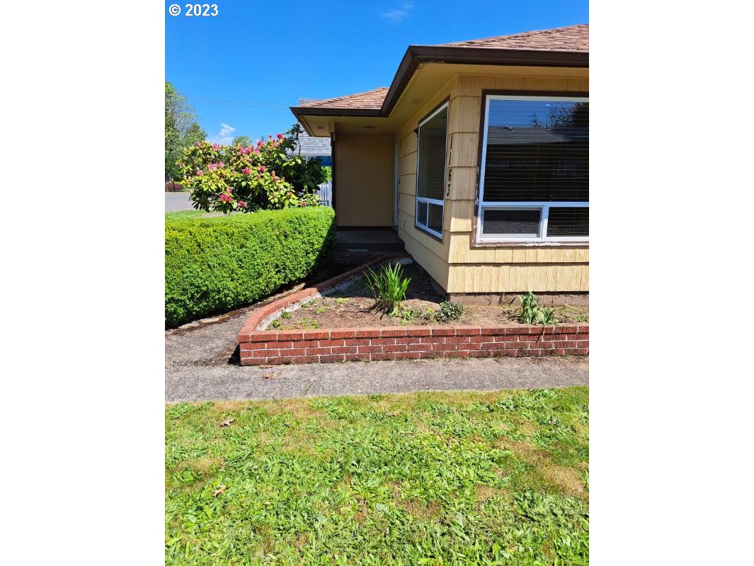 1163 D Street Springfield, OR 97477 - Photo 36 of 37 a front view of a house with a yard