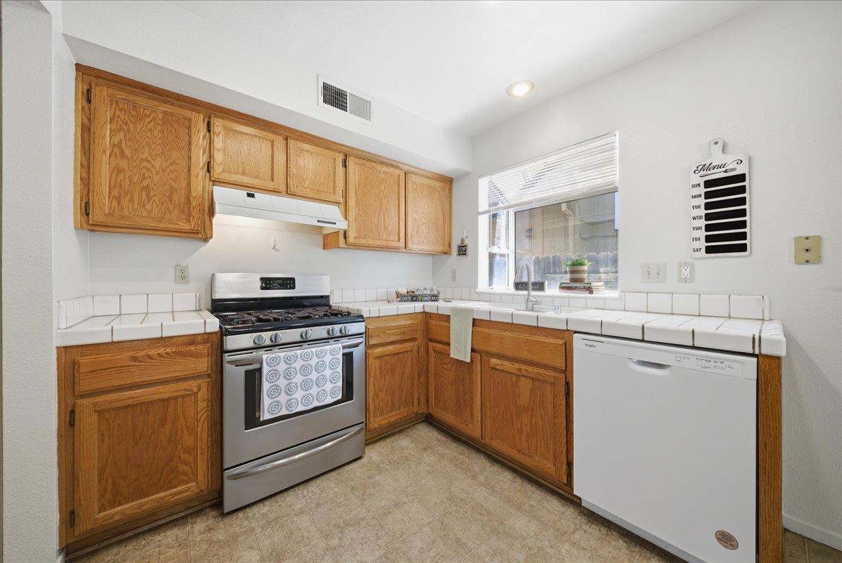 8317 Bramble Bush Circle Antelope, CA 95843 - Photo 14 of 34