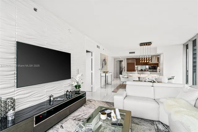 $1,450,000 | 495 Brickell Avenue, Unit 1702, Miami, FL 33131