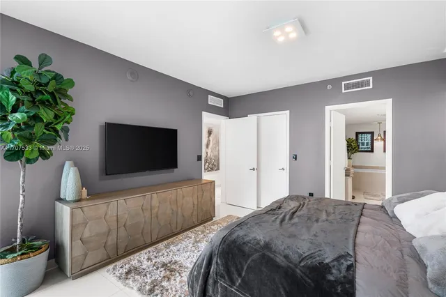 $1,450,000 | 495 Brickell Avenue, Unit 1702, Miami, FL 33131