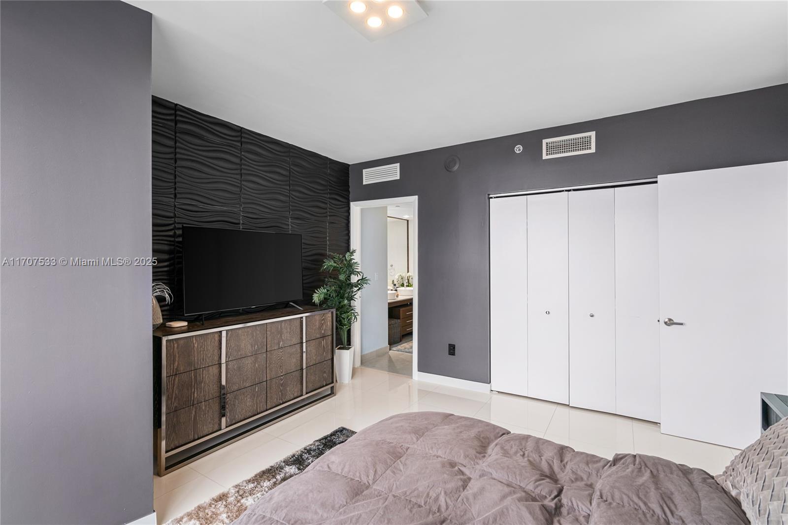 495 Brickell Avenue, Unit 1702 Miami, FL 33131 - Photo 29 of 61