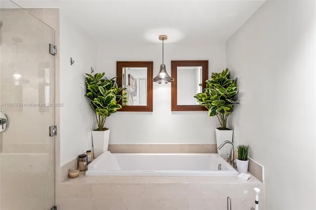 $1,450,000 | 495 Brickell Avenue, Unit 1702, Miami, FL 33131