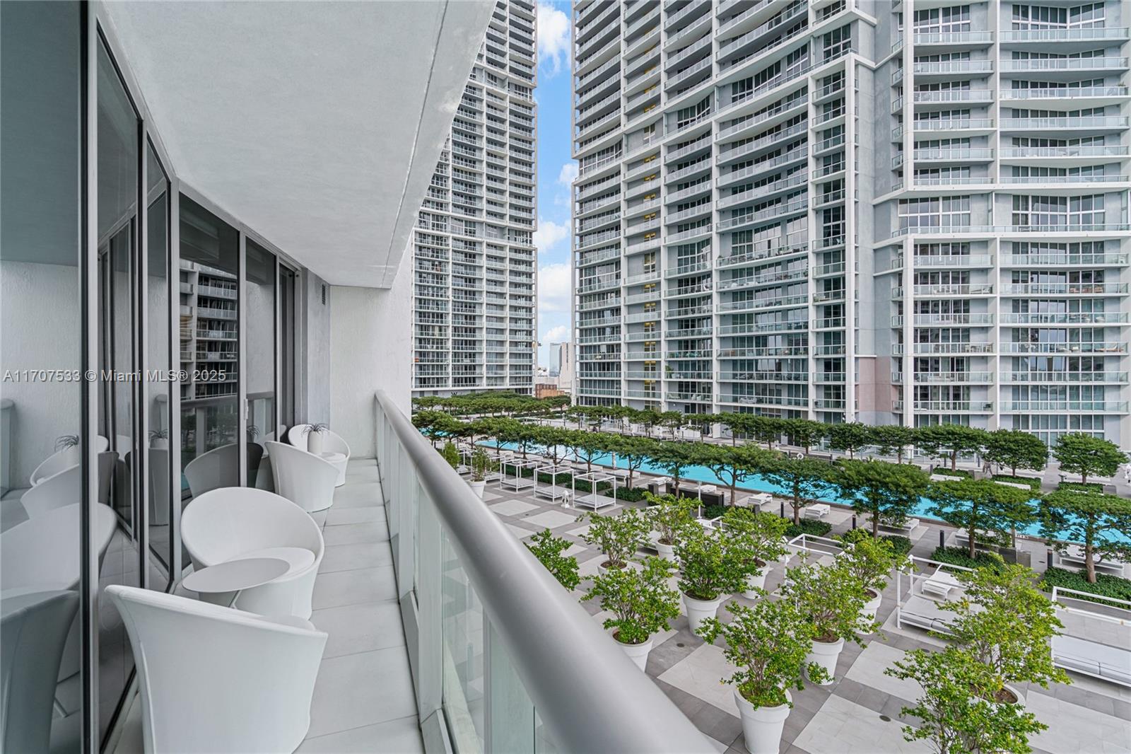 495 Brickell Avenue, Unit 1702 Miami, FL 33131 - Photo 4 of 61