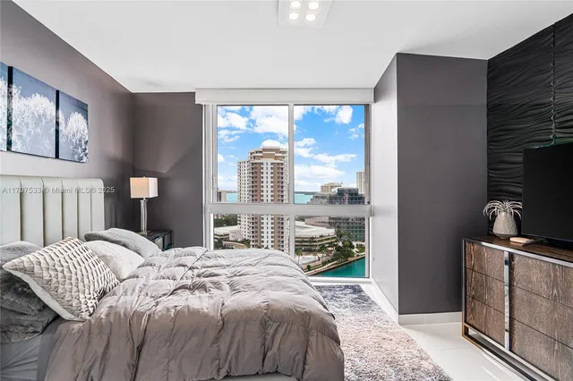 $1,450,000 | 495 Brickell Avenue, Unit 1702, Miami, FL 33131