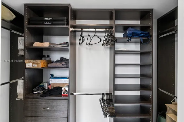 $1,450,000 | 495 Brickell Avenue, Unit 1702, Miami, FL 33131