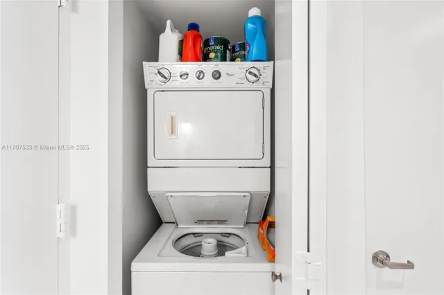 $1,450,000 | 495 Brickell Avenue, Unit 1702, Miami, FL 33131