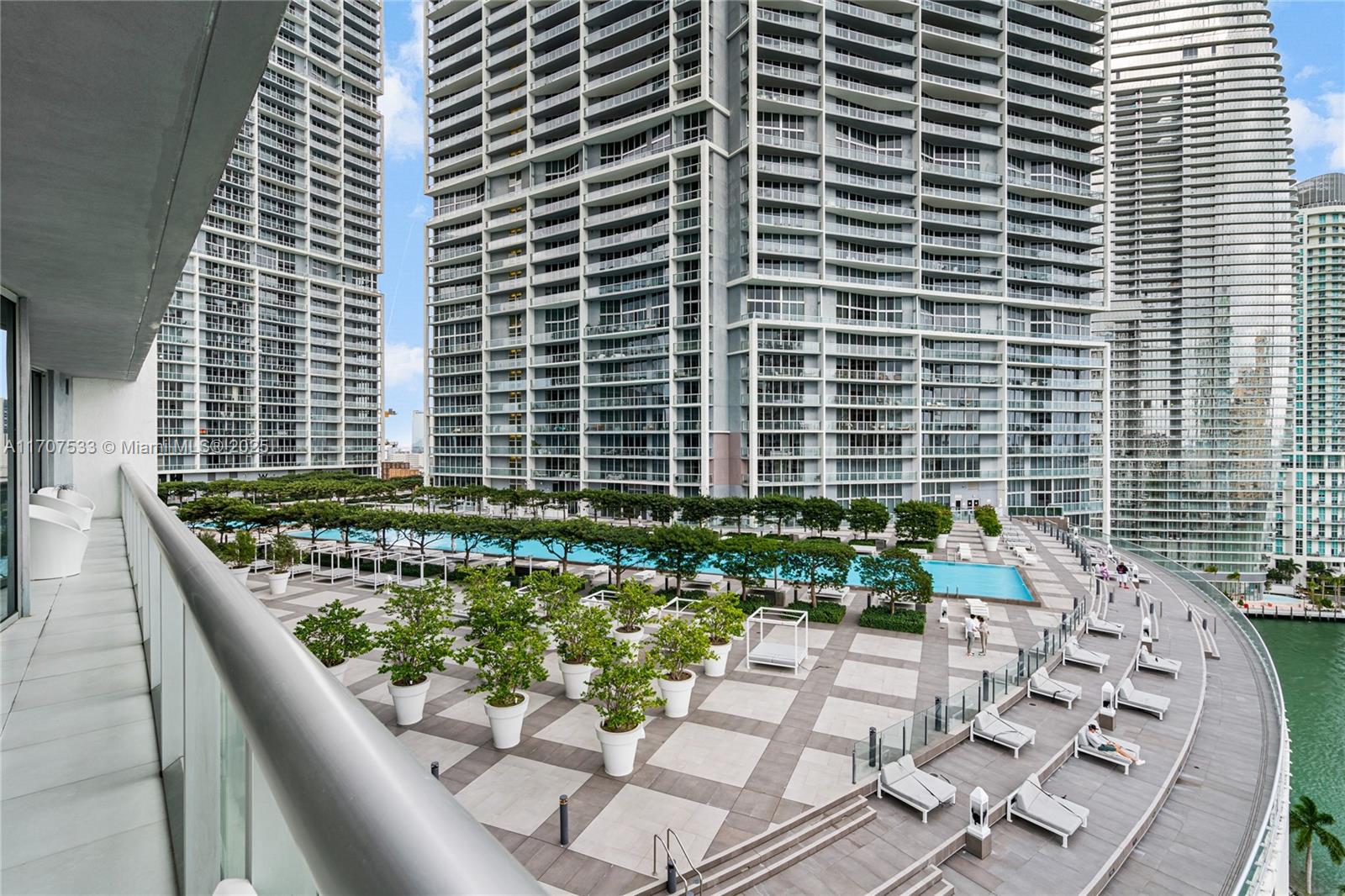 495 Brickell Avenue, Unit 1702 Miami, FL 33131 - Photo 5 of 61